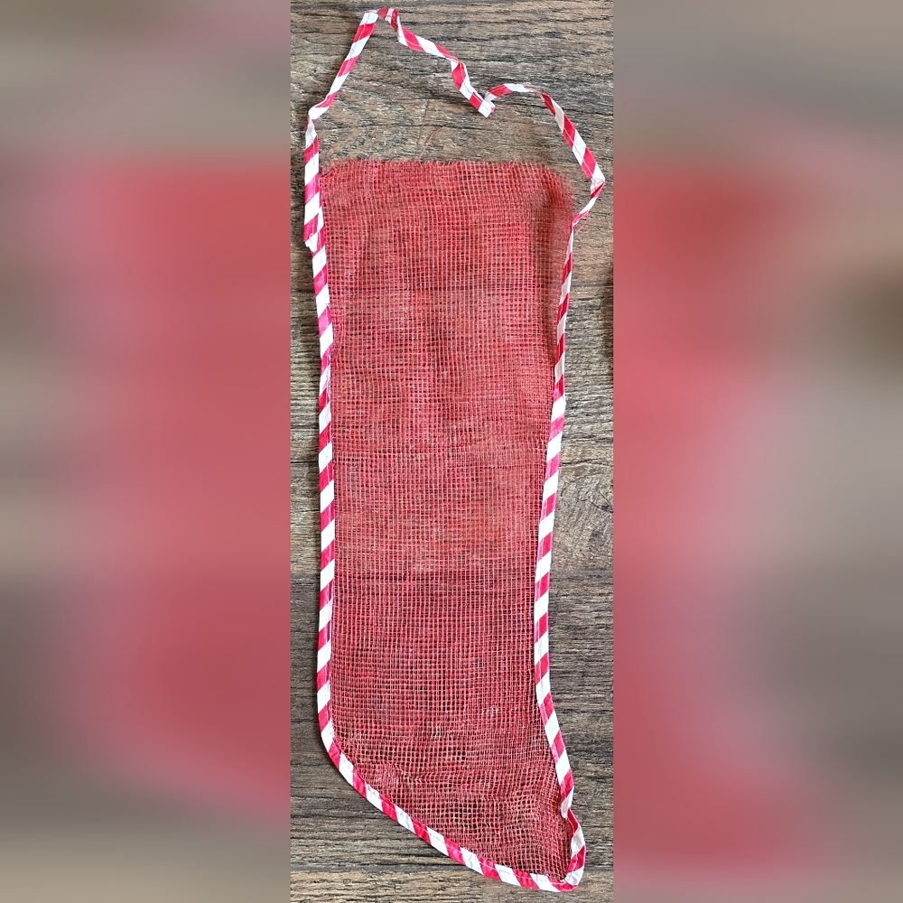 2 Vintage Red Plastic Mesh Christmas Stockings - Picture 2 of 7